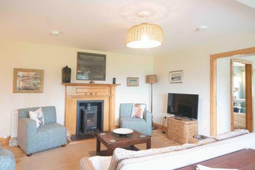 Steading Cottage - 50m From The Beach