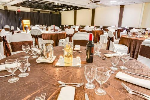 Hotel Sawridge Inn And Conference Centre Peace River