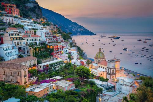 Beautiful 2-bed House In Positano Main Square Area