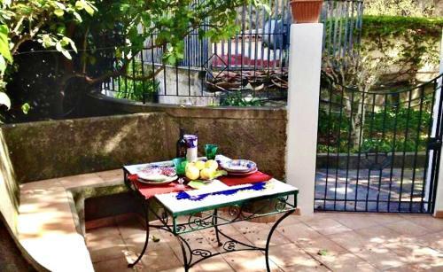 Beautiful 2-bed House In Positano Main Square Area