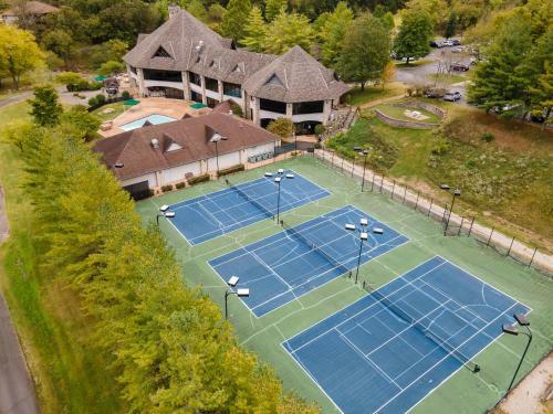 Fox Hollow Family Lodge