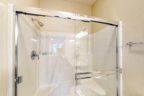 Thousand Hills Condo