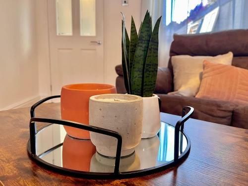 Modern Three-bedroom Home With Free Parking