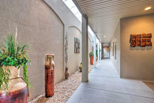 Apartamento Condo With Lakefront Patio And Community Perks!