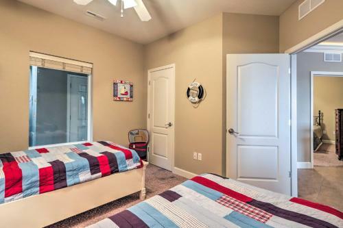 Apartamento Condo With Lakefront Patio And Community Perks!