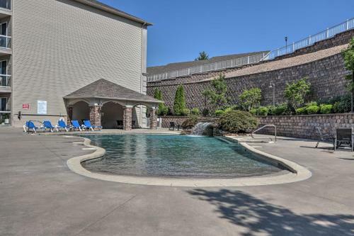 Apartamento Condo With Lakefront Patio And Community Perks!