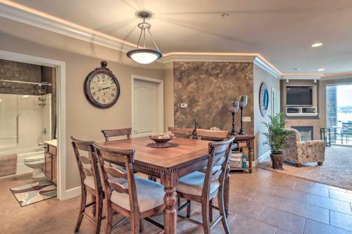 Apartamento Condo With Lakefront Patio And Community Perks!