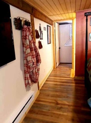(quarter Horse Hideout ) One Of Two Units