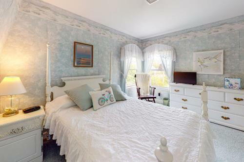 Elegant Countryside Beach Hideaway