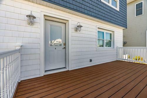 Patios Easy Walk To Beach Parking