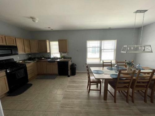 Cheerful 3-bedroom Townhouse Close To Beach
