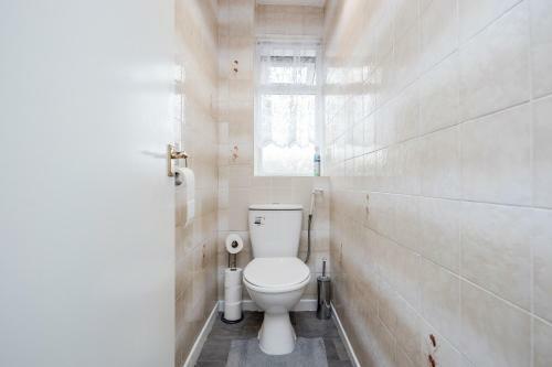 Lovely 3 Bed House-tilbury-free Parking