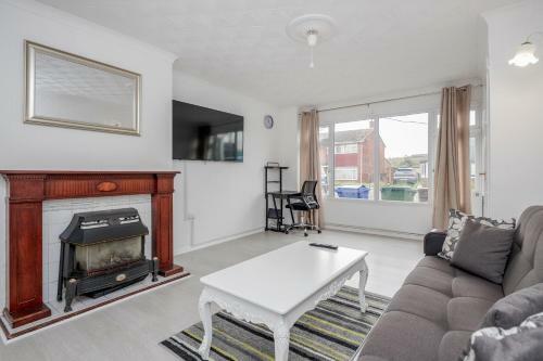 Lovely 3 Bed House-tilbury-free Parking
