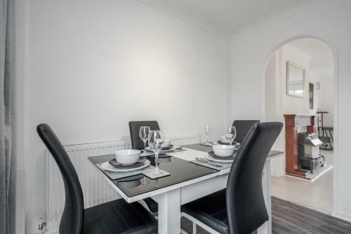 Lovely 3 Bed House-tilbury-free Parking