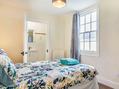 Lovely 2-bed Quaint Period Cottage In Torquay