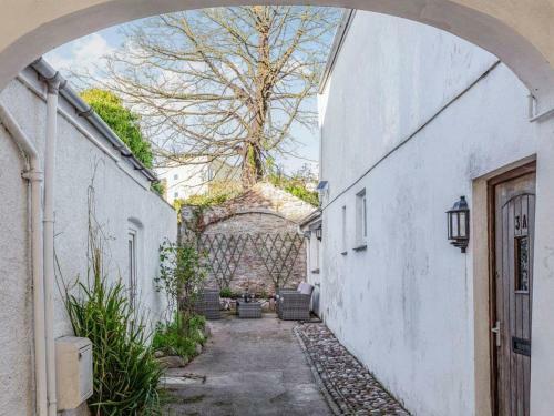 Lovely 2-bed Quaint Period Cottage In Torquay
