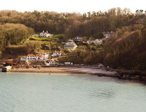 Impeccable Period 3-bed Villa In Torquay