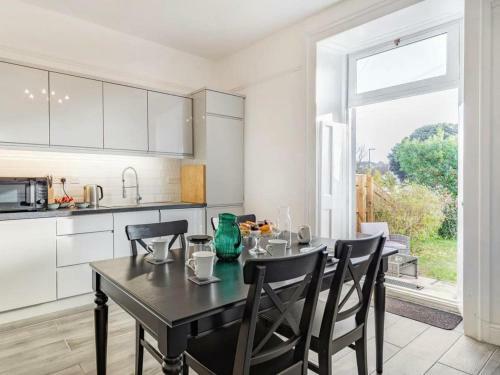 Impeccable Period 3-bed Villa In Torquay