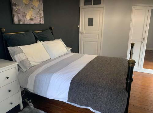 Stunning 3-bed Cottage Opposite Chateau And Canal