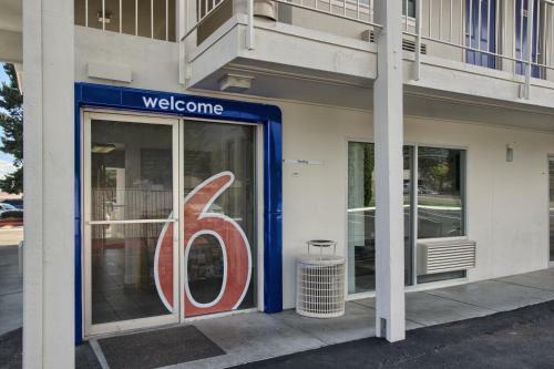 Motel 6 Everett North