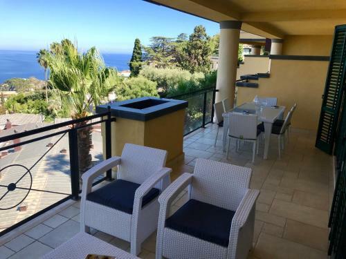 Taormina Apartment Near Downtown