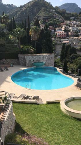 Taormina Apartment Near Downtown
