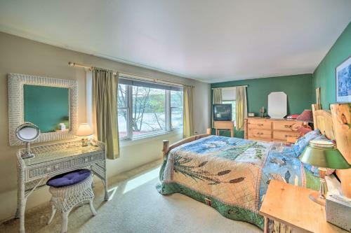 Lake Pleasant Family Home With Canoe And Kayaks!