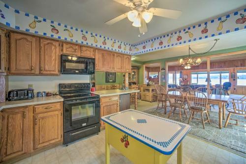 Lake Pleasant Family Home With Canoe And Kayaks!