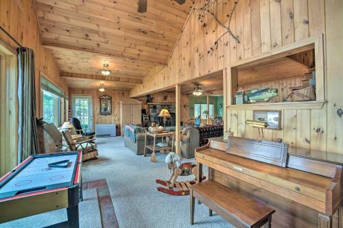 Lake Pleasant Family Home With Canoe And Kayaks!