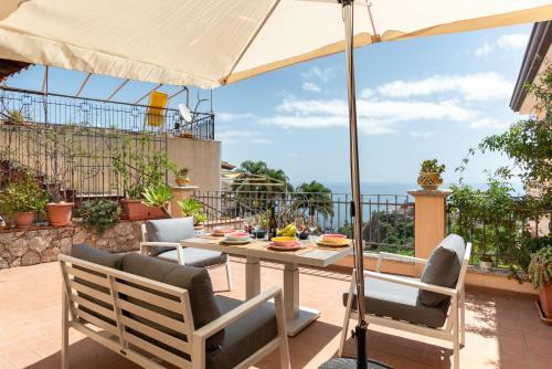 Taormina Panoramic Apartment With Parking