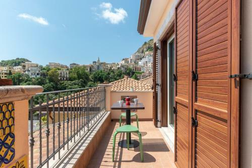Taormina Panoramic Apartment With Parking