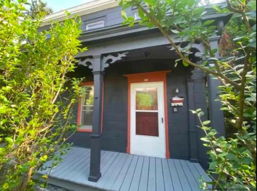 Cozy Kingston Ny 2 Bedroom Bliss