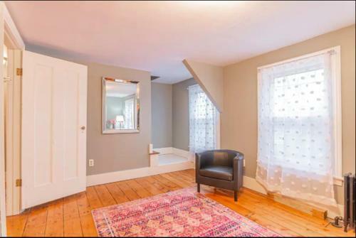 Cozy Kingston Ny 2 Bedroom Bliss