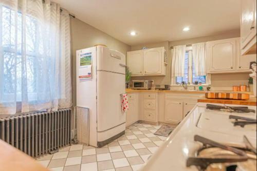 Cozy Kingston Ny 2 Bedroom Bliss