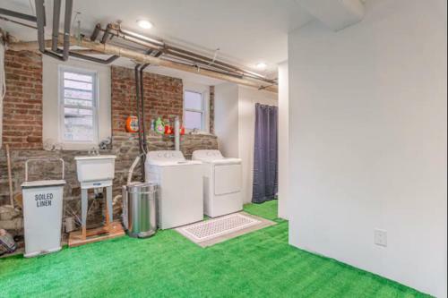 Cozy Kingston Ny 2 Bedroom Bliss