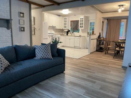 2 Bedroom Cozy Getaway W On-site Parking