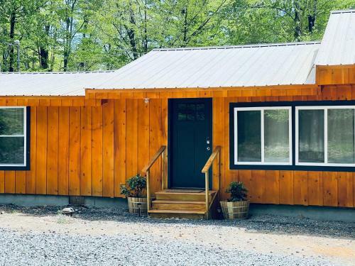 Charming Cottage With Lake Access, Trails, Plus A Jacuzzi!