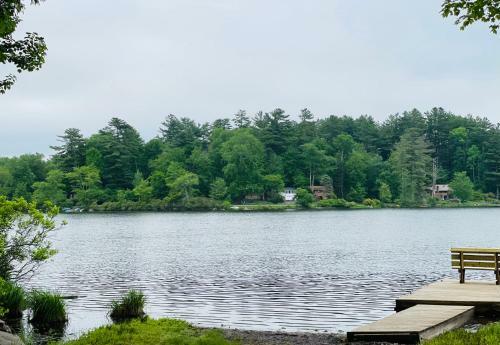 Charming Cottage With Lake Access, Trails, Plus A Jacuzzi!