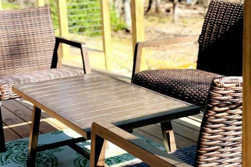 Charming Cottage With Lake Access, Trails, Plus A Jacuzzi!