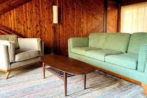 Charming Cottage With Lake Access, Trails, Plus A Jacuzzi!