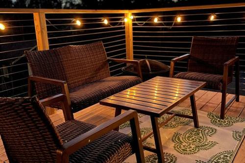 Charming Cottage With Lake Access, Trails, Plus A Jacuzzi!