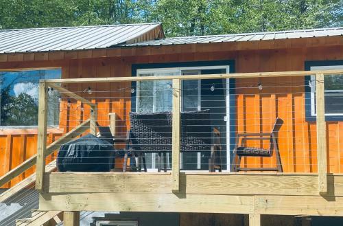 Charming Cottage With Lake Access, Trails, Plus A Jacuzzi!