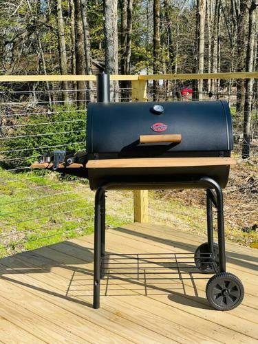 Charming Cottage With Lake Access, Trails, Plus A Jacuzzi!