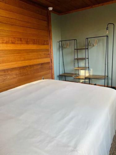 Charming Cottage With Lake Access, Trails, Plus A Jacuzzi!