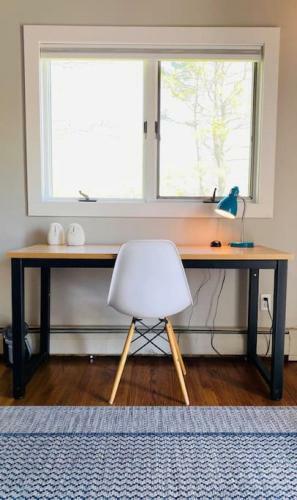 Modern, Spacious Lakeside Retreat In Narrowsburg