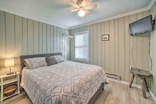 Saratoga Springs Cottage Fire Pit, Boat Dock