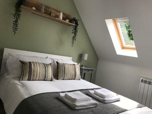 Beautiful Cosy Rural Retreat With Parking!