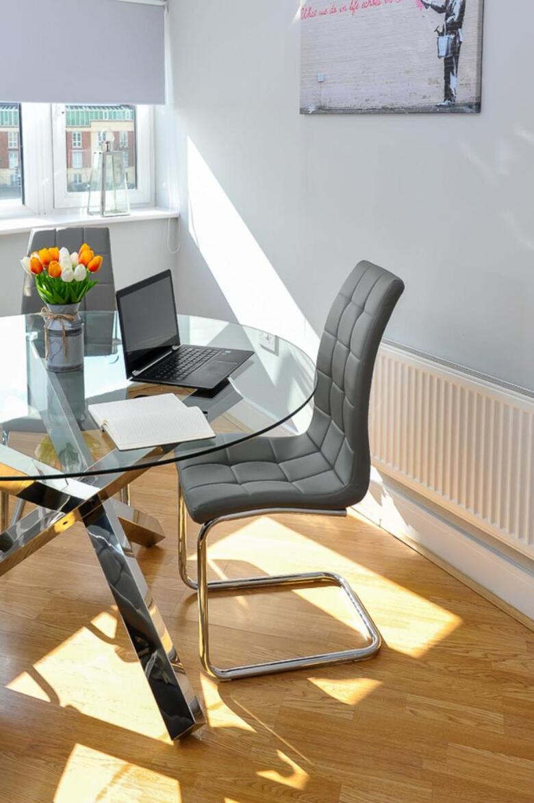 Modern Spacious Two Bedroom 2.5 Bathroom Apartment