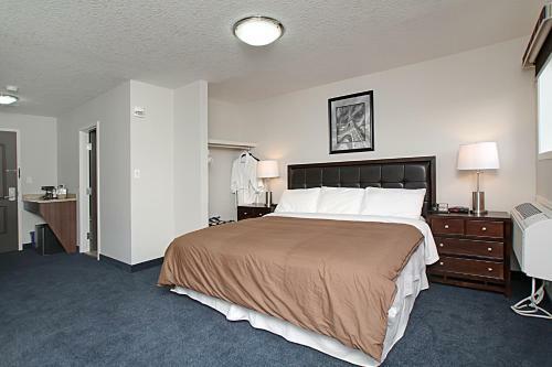 Hotel Alberta Inn & Suites