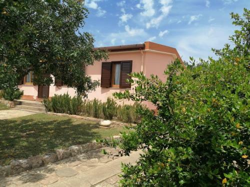 Charming 3-bed Cottage In Porto Corallo